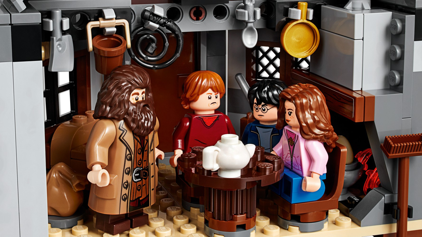 LEGO HARRY POTTER™  CHATKA HAGRIDA: NA RATUNEK HARDODZIOBOWI 75947